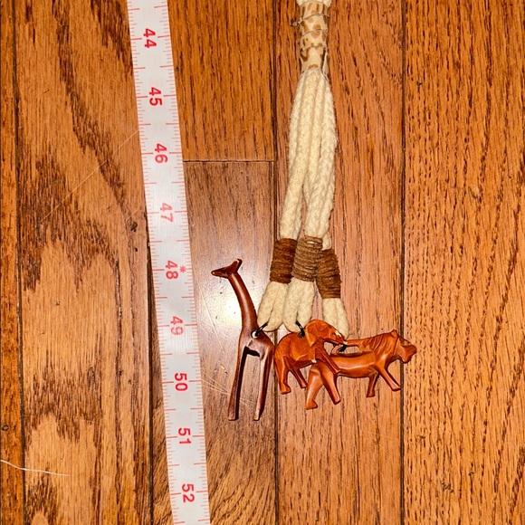 VTG Women’s Braided Rope Belt Cream & Brown Wooden Animal Charms Lion Giraffe - Picture 4 of 8